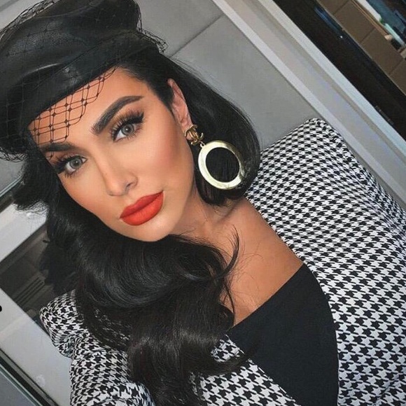 Huda Beauty Liquid Matte Lipstick in Alluring NIB - Picture 8 of 8